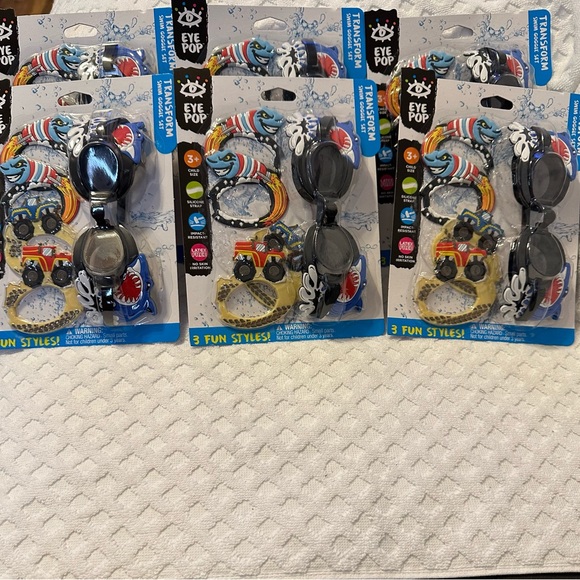 Pop
EyePop Transform Boys Swim Goggle Set
Including 3 Individual Attachments😊 - Picture 1 of 4